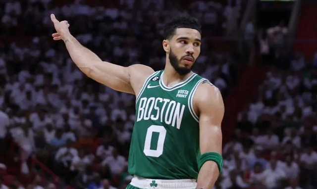 直播NBA- 塔图姆41分绿军大胜尼克斯  